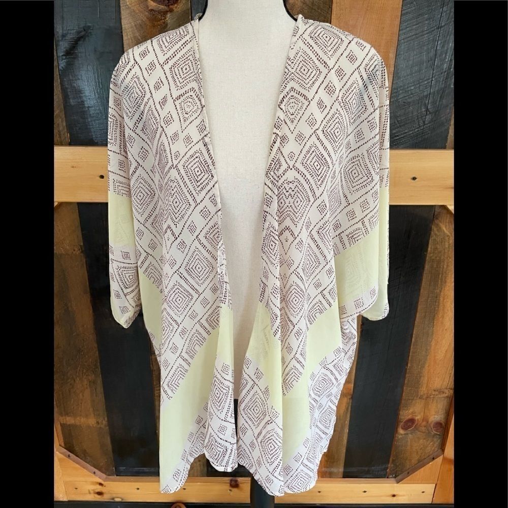 Dizzy Lizzy semi sheer kimono style open front top, size Large